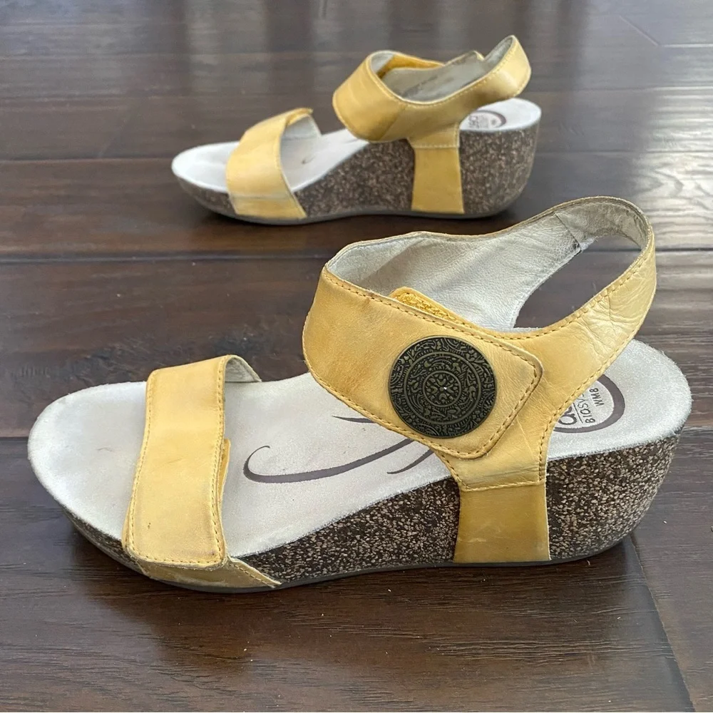Abeo leather upper wedge heeled sandals women’s size 8M